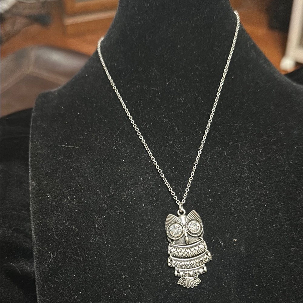 Owl pendant and necklace
